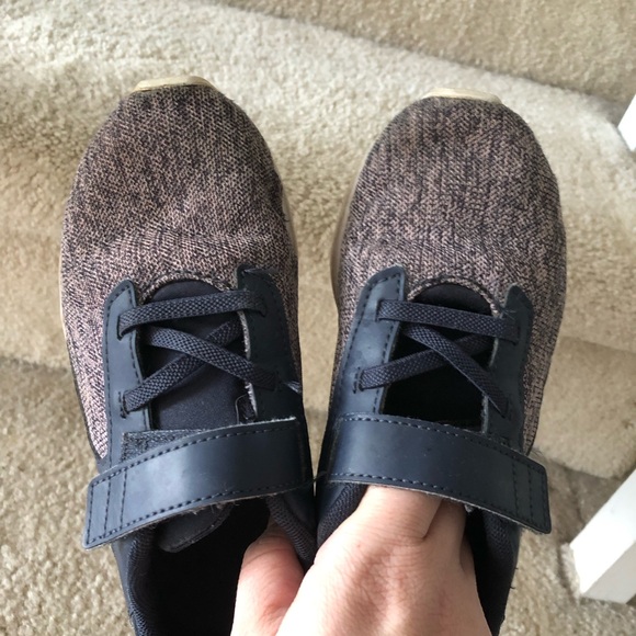 Girl Puma Sneakers - Picture 5 of 6